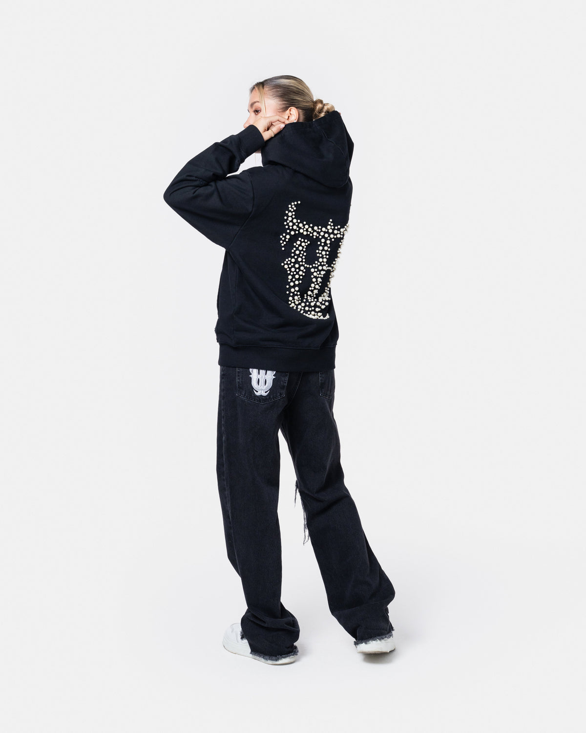 QT PEARL ZIPPER HOODIE BLACK